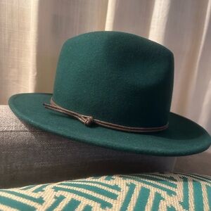 Stylish Hunter Green Fedora Hat NWT
